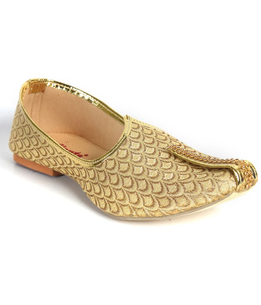 Ajanta Men’s Gold Pointed Toe Ethnic Mojaris with Comfort Insole-KP0128