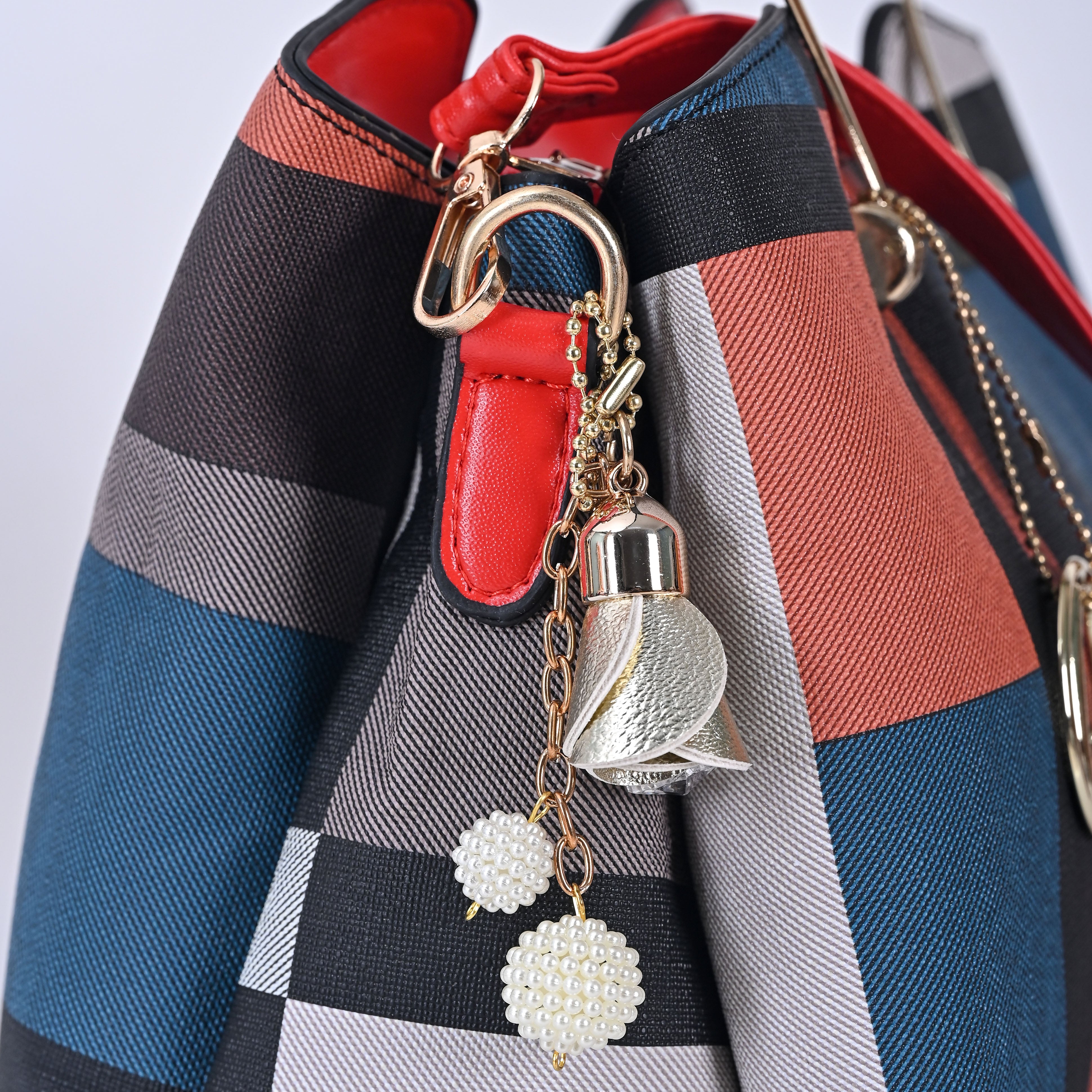 QIARRA Women's Checkered bag, Trendy Handbag, Stylish & Fashionable Check Pattern Purse for Everyday Use VB8101