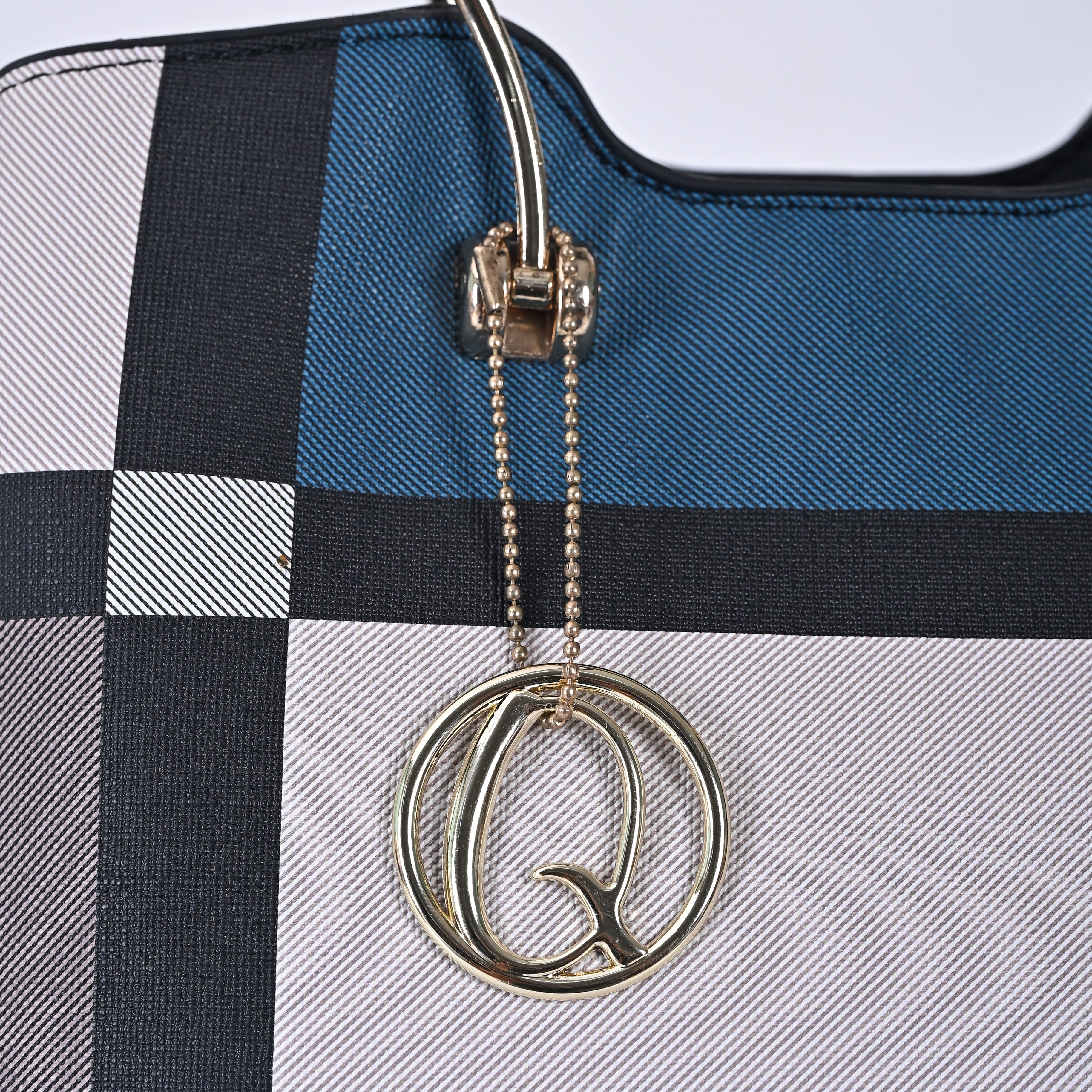 QIARRA Women's Checkered bag, Trendy Handbag, Stylish & Fashionable Check Pattern Purse for Everyday Use VB8102