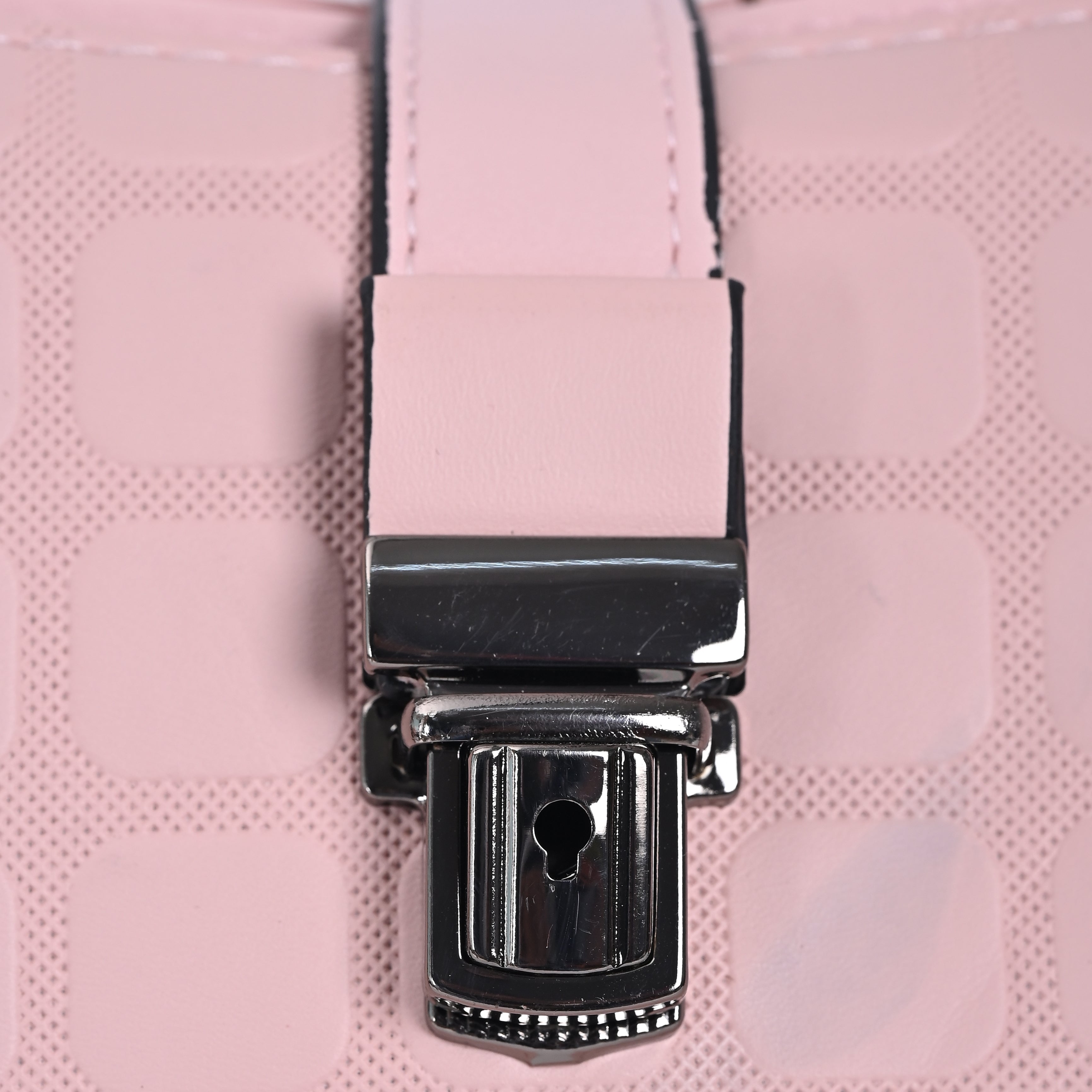 QIARRA Women's Baby Pink Trendy Handbag Modern Everyday Handbag With Minimalist Design VB8038