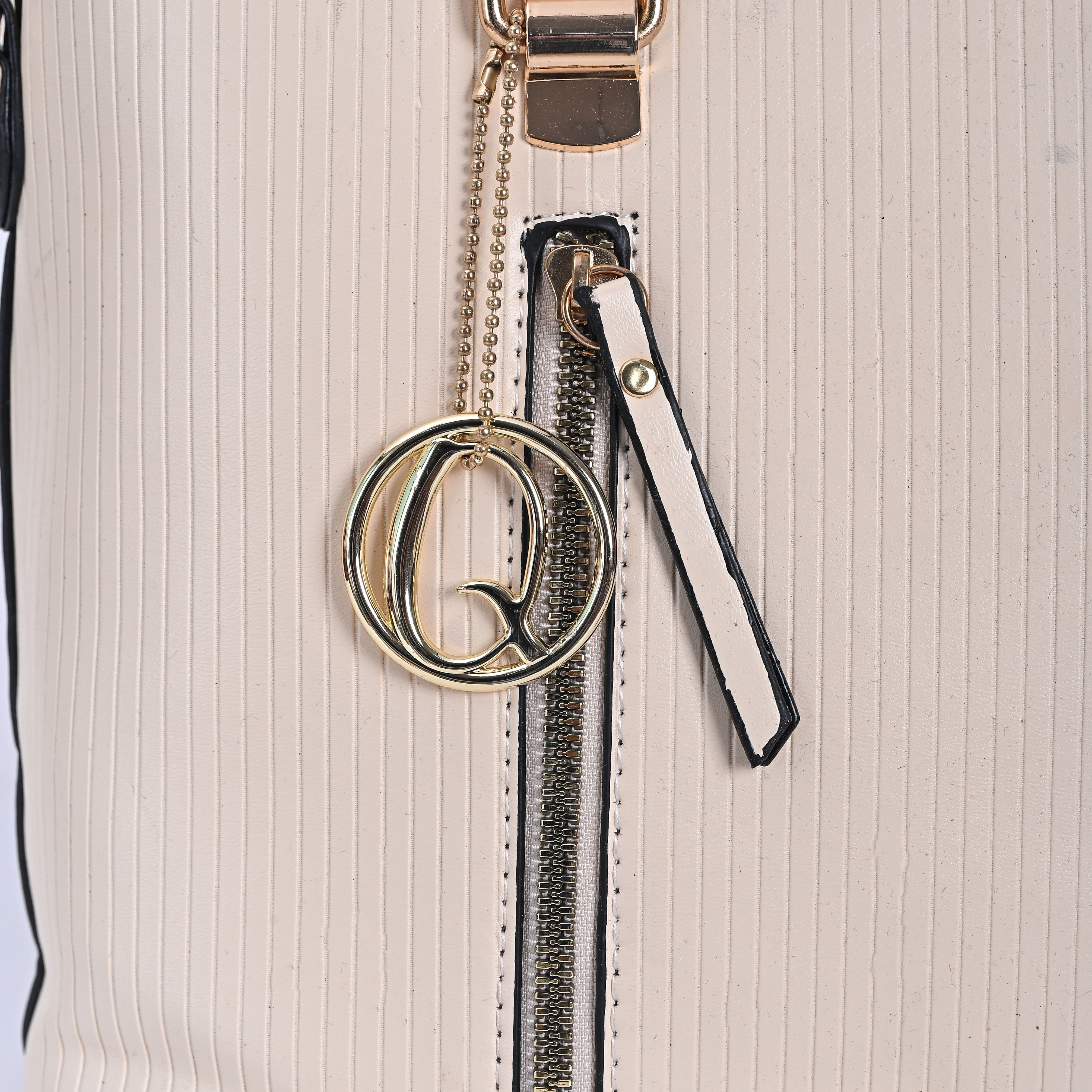 QIARRA Women's pink bag, Premium Zipper Casual Satchel Bag With Simple and Trendy Design VB8067